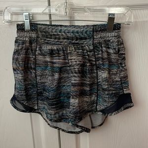Lululemon Hotty Hot Mid-Rise Short 4" Long